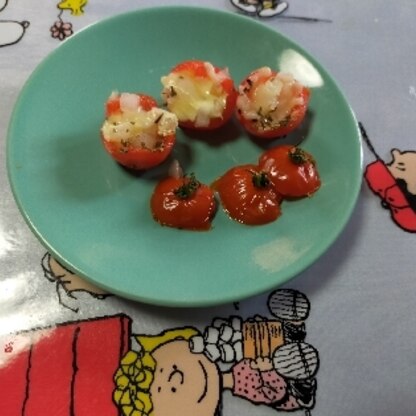 Anoaちゃん(*´∇`)ﾉトマトチーズ焼き美味しかったですヾ(o・ω・)ノ
トマト焼くと美味しいね♪♪ピクニック天気よくて良かったね～焼けたかな！？